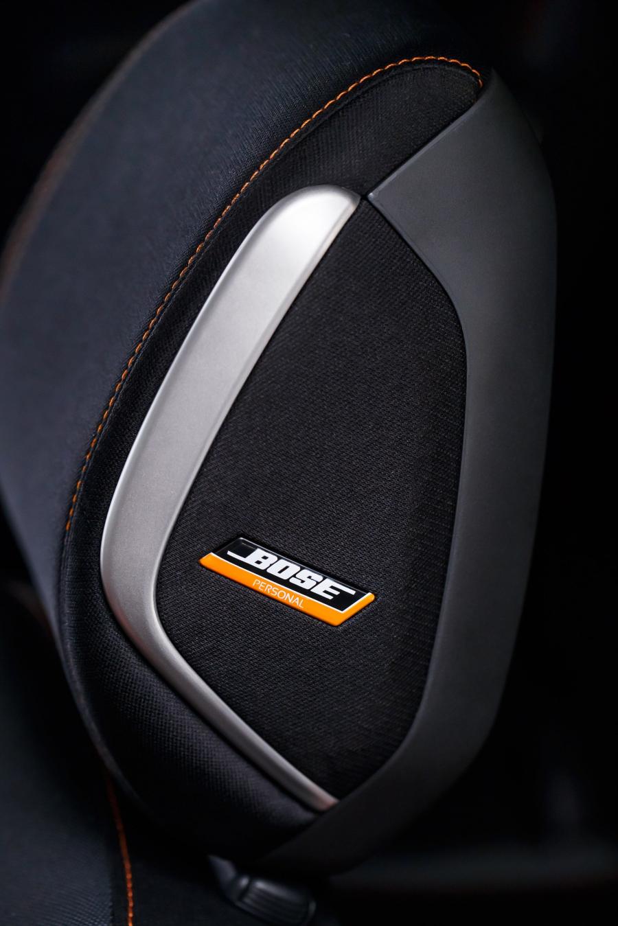 Детали интерьера Nissan Micra 2016 года  (фото 14 из 22)
